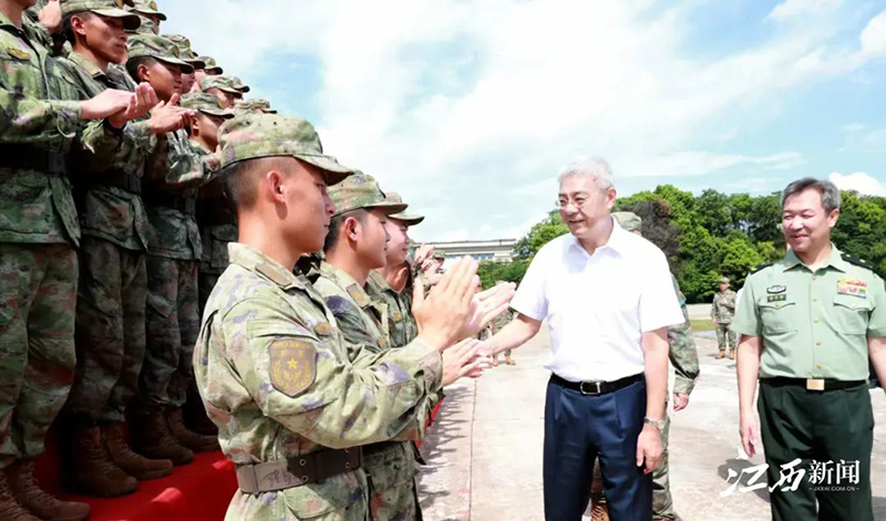 “八一”建军节前夕，尹弘叶建春等省领导分组走访慰问驻赣部队